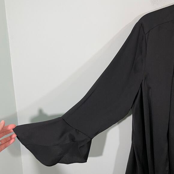 Vince Camuto Women's Black Faux Wrap Satin Like Bell Sleeve Blouse Size 1X NWT - Picture 8 of 9